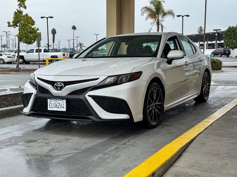 Used 2023 Toyota Camry SE image 8
