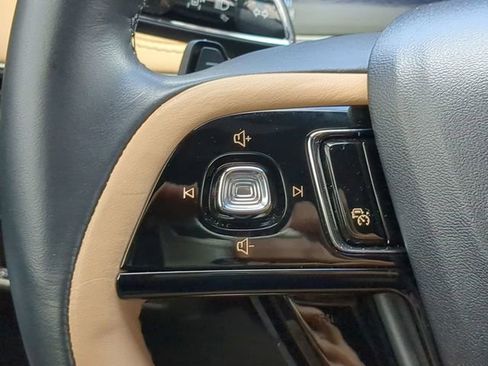 Used 2023 Lincoln Corsair Reserve image 28