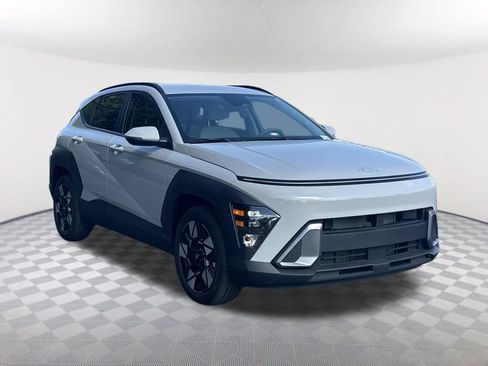 Used 2025 Hyundai Kona SEL FWD image 3