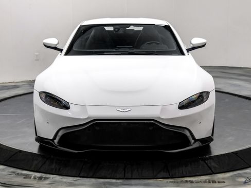 Used 2022 Aston Martin V8 Vantage Coupe RWD image 36