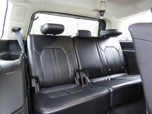 Used 2019 Ford Expedition Platinum image 17