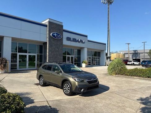 Used 2021 Subaru Outback Premium AWD/4WD image 1