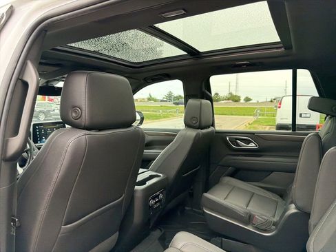 Used 2022 Chevrolet Tahoe Z71 w/ Z71 Off-Road Package AWD/4WD image 19