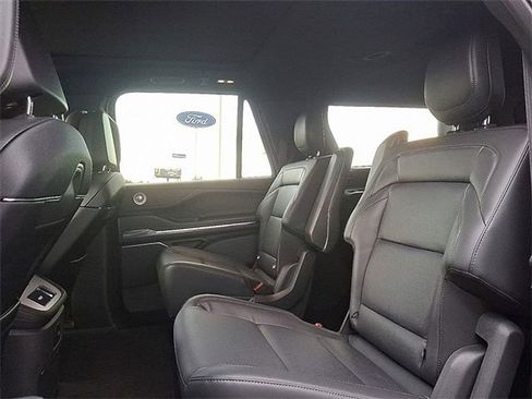New 2025 Lincoln Navigator L Reserve w/ Jet Appearance Package AWD/4WD image 6