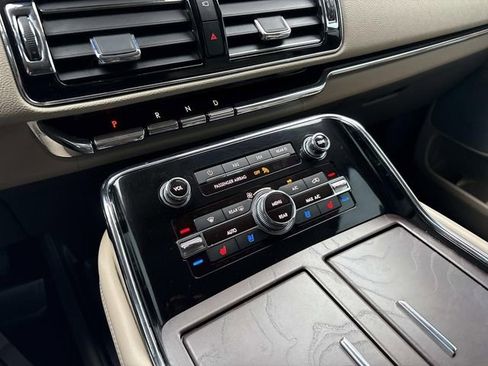 Certified 2023 Lincoln Navigator Reserve AWD/4WD image 34