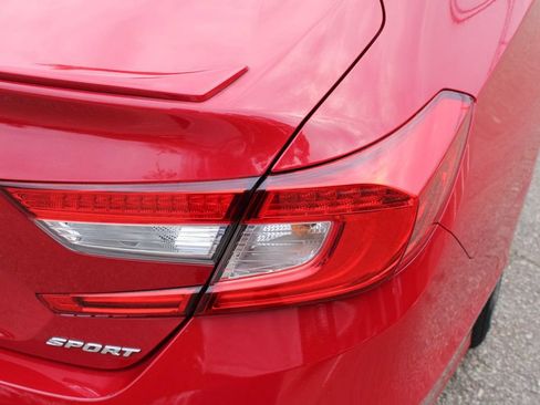 Used 2018 Honda Accord Sport image 10