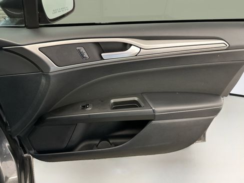 Used 2018 Ford Fusion SE image 32