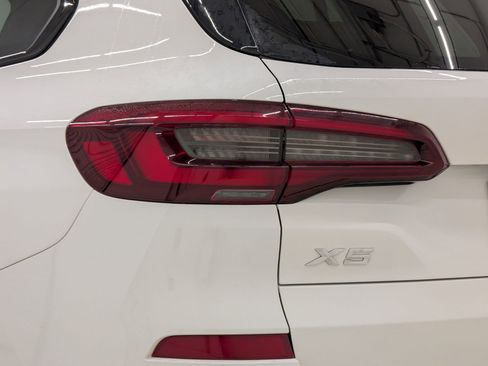 Used 2021 BMW X5 xDrive40i w/ M Sport Package image 13