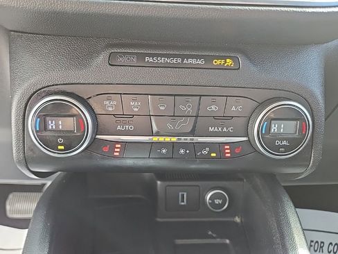 Used 2020 Ford Escape Titanium AWD/4WD image 32