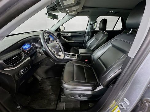 Used 2022 Ford Explorer XLT w/ Equipment Group 202A image 16