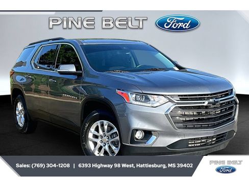 Used 2020 Chevrolet Traverse LT FWD image 1