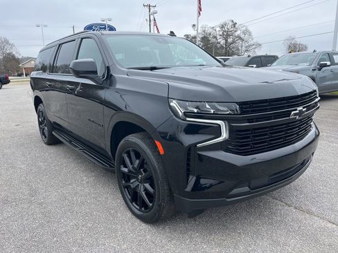 Used 2023 Chevrolet Suburban RST w/ Sport Performance Package image 3