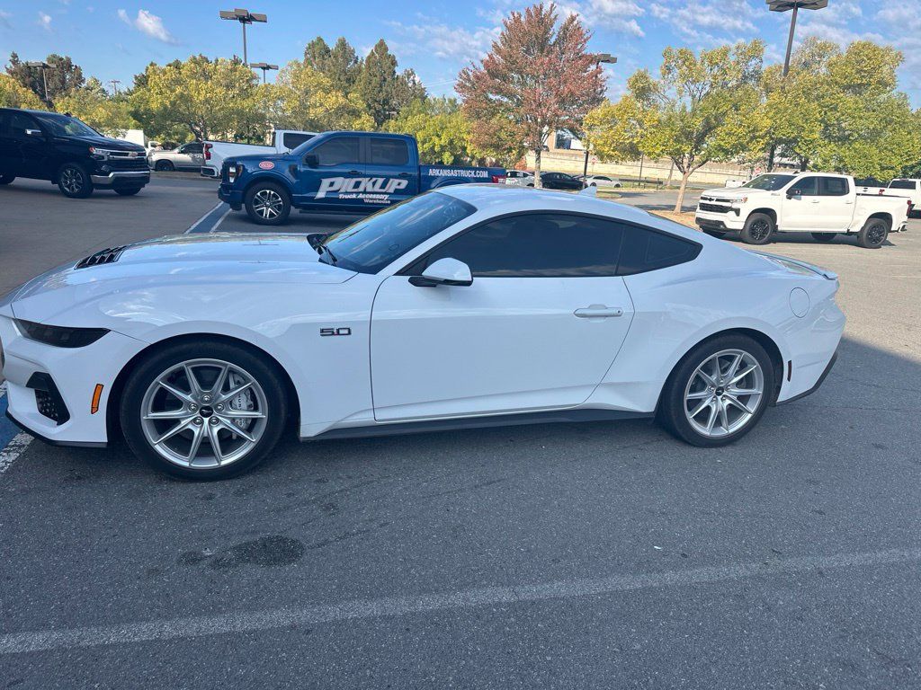Used 2025 Ford Mustang GT Premium RWD image 3