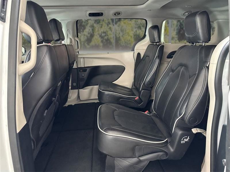 Used 2023 Chrysler Pacifica Limited FWD image 10