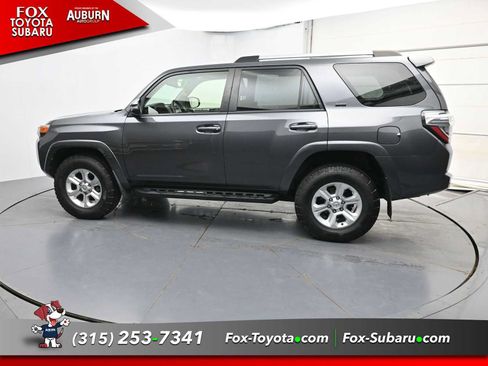 Used 2022 Toyota 4Runner SR5 Premium w/ Moonroof Package AWD/4WD image 18