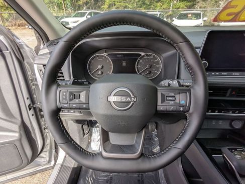 Certified 2025 Nissan Rogue SV FWD image 15