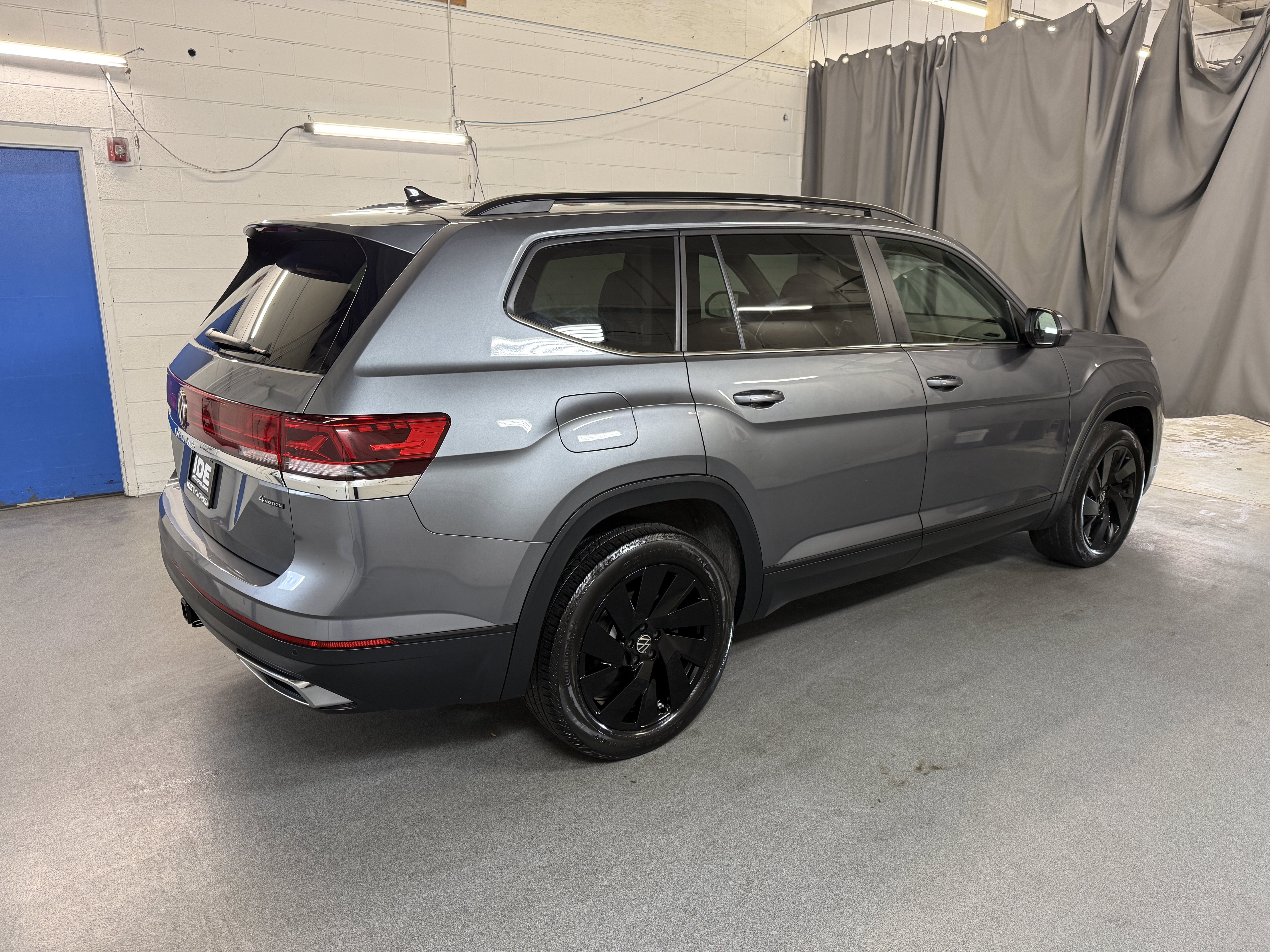 Certified 2024 Volkswagen Atlas SE w/ Black Wheel Package AWD/4WD image 11
