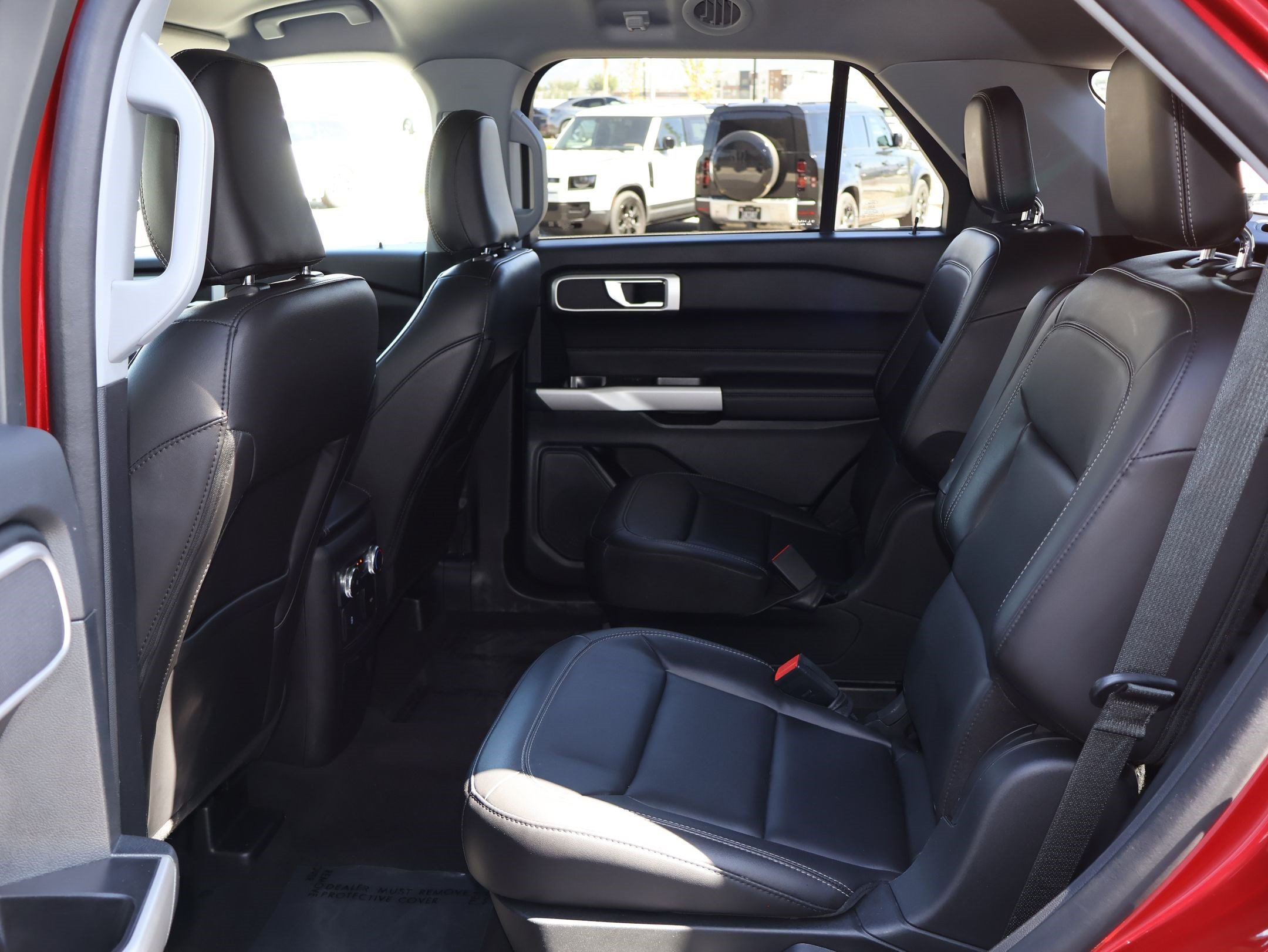 Used 2022 Ford Explorer XLT w/ Equipment Group 202A AWD/4WD image 28