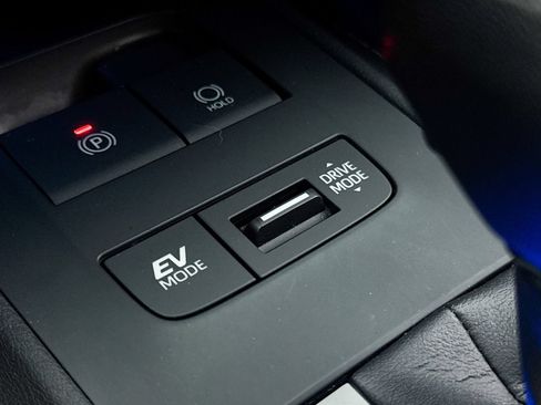 Used 2021 Toyota Venza LE w/ Carpet Mat Package (TMS) AWD/4WD image 8