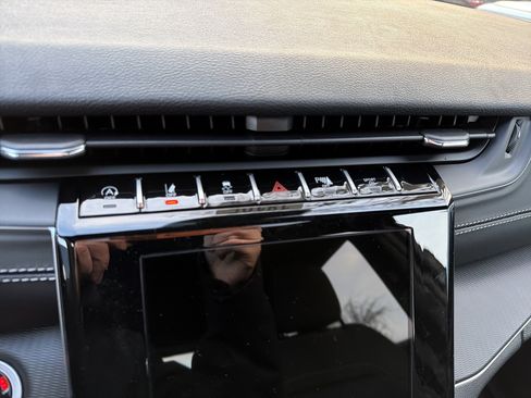 New 2025 Jeep Grand Cherokee Laredo X w/ Luxury Tech Group I image 16