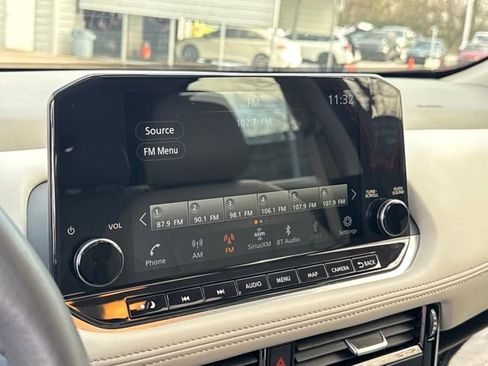 Used 2023 Nissan Rogue SL w/ SL Premium Package image 18