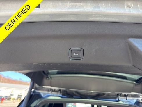 Used 2025 Chevrolet Suburban Z71 AWD/4WD image 24