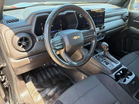 Used 2023 Chevrolet Colorado W/T image 4