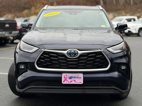 Used 2022 Toyota Highlander XLE image 2