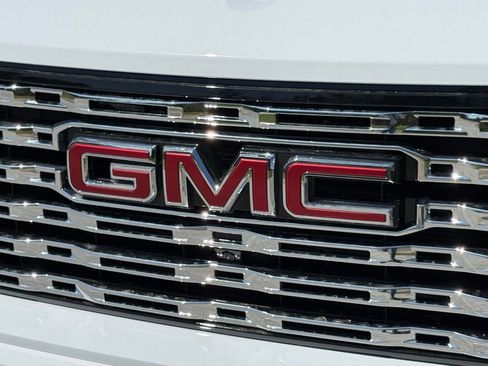 New 2026 GMC Canyon Denali image 7