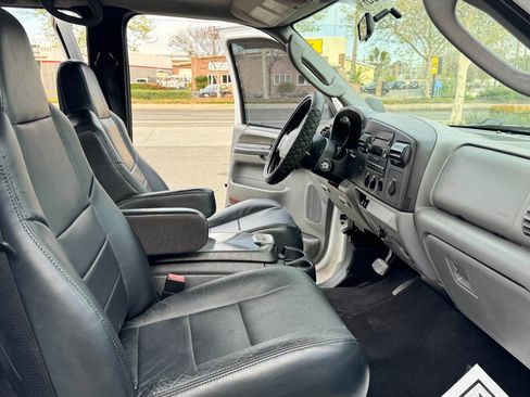 Used 2005 Ford F350 Lariat image 10