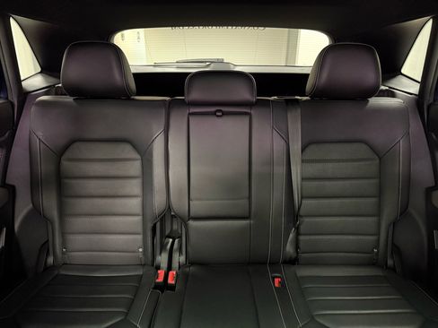 Used 2021 Volkswagen Atlas Cross Sport SEL Premium R-Line image 32