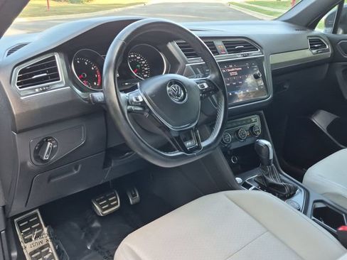 Used 2021 Volkswagen Tiguan SE R-Line AWD/4WD image 29