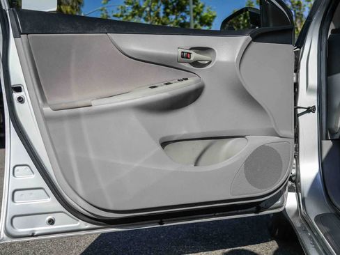 Used 2013 Toyota Corolla LE FWD image 20