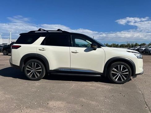 Used 2023 Nissan Pathfinder Platinum w/ Lighting Package (N93) FWD image 6
