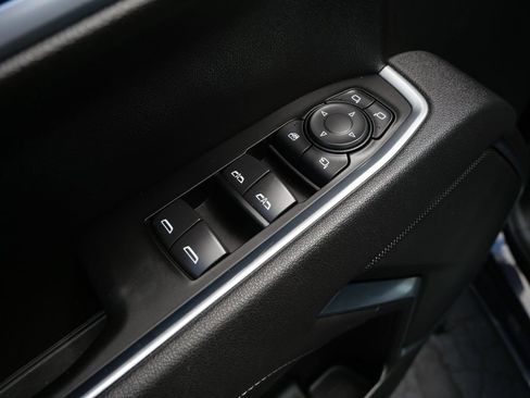 Used 2026 GMC Sierra 1500 SLT AWD/4WD image 17