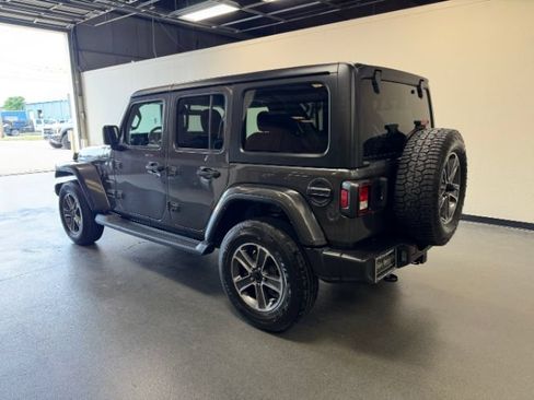 Used 2023 Jeep Wrangler Unlimited Sahara w/ Cold Weather Group AWD/4WD image 2