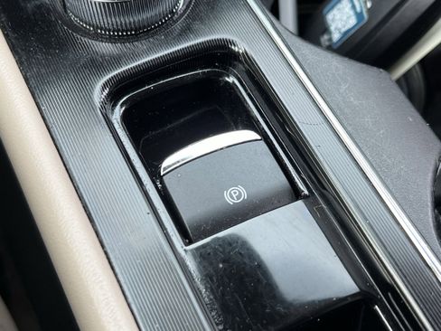 Used 2022 Lincoln Corsair Standard w/ Premium Package image 33