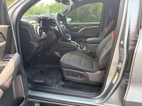 Used 2025 Chevrolet Colorado Z71 AWD/4WD image 11