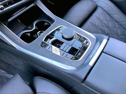 Used 2025 BMW X7 xDrive40i image 15