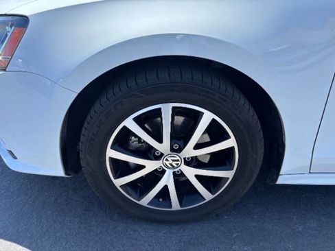 Used 2017 Volkswagen Jetta SE FWD image 9