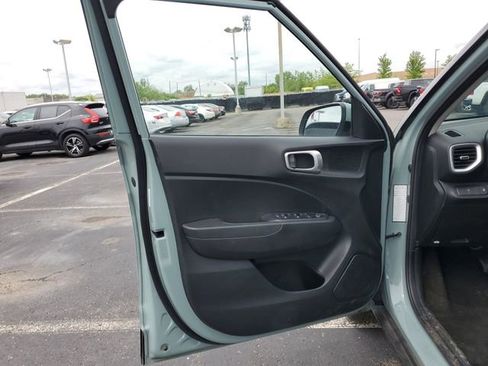 Used 2025 Hyundai Venue SEL FWD image 22