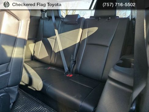 Used 2023 Toyota Highlander XLE image 22