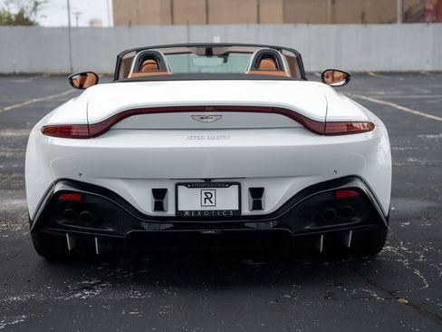 Used 2021 Aston Martin V8 Vantage Roadster image 18