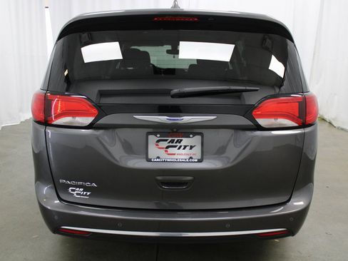 Used 2018 Chrysler Pacifica Touring Plus image 7