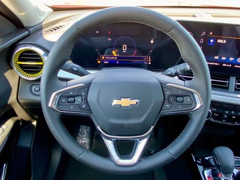 New 2025 Chevrolet Trax LT w/ Driver Confidence Package image 39