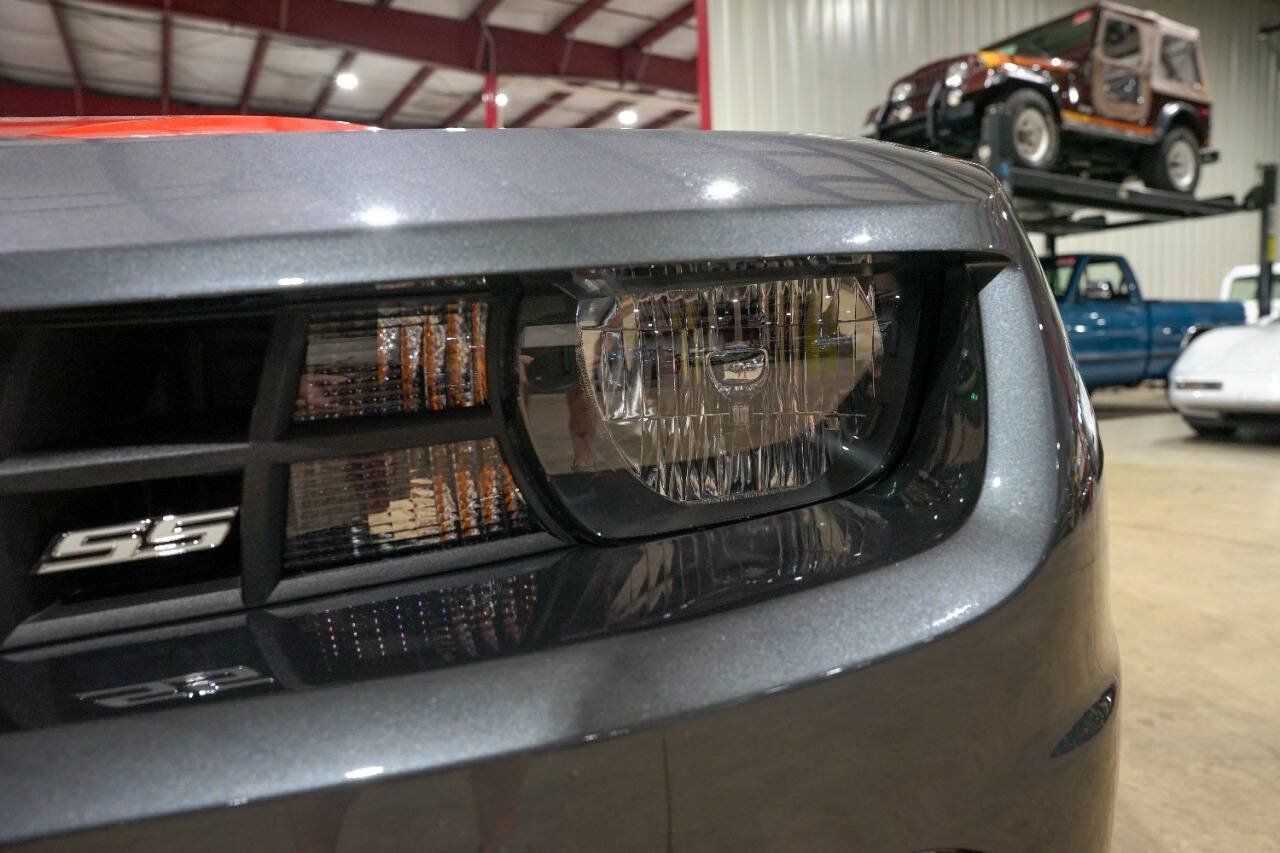 Used 2010 Chevrolet Camaro SS RWD image 32
