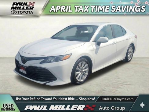 Certified 2019 Toyota Camry LE FWD image 1