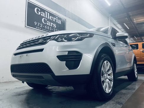 Used 2019 Land Rover Discovery Sport SE AWD/4WD image 2