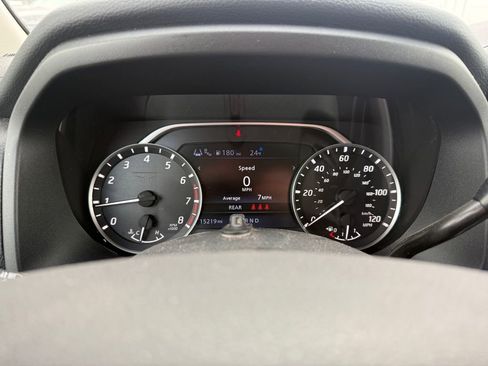 Used 2024 Nissan Titan SV w/ SV Convenience Package image 10