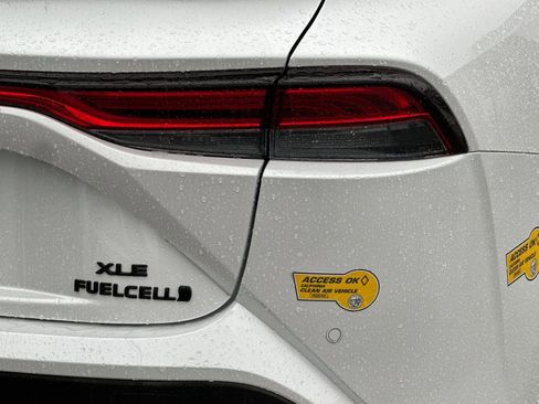 Used 2022 Toyota Mirai XLE w/ Advanced Technology Package image 26